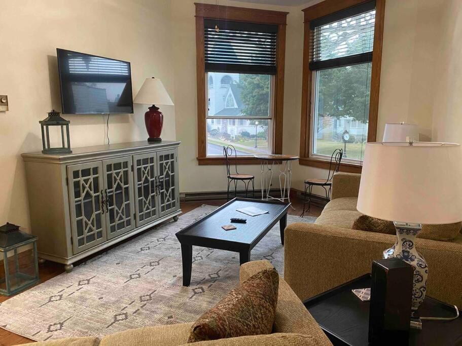 Small Town Hideaway Apartamento *